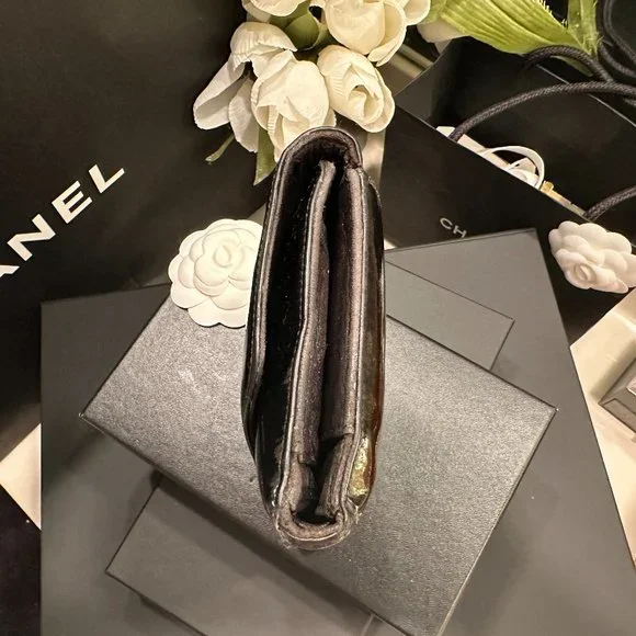 Black CHANEL PATENT LEATHER Wallet Double CC Short - Picture 4 of 16